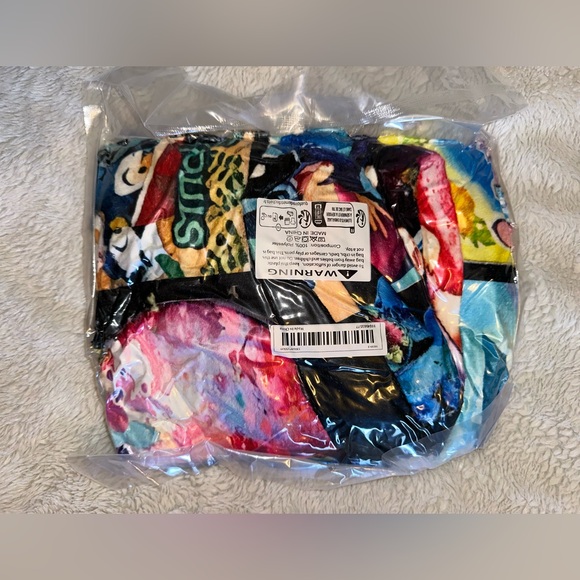 NIB Stitch Fleece Blanket - Picture 6 of 7